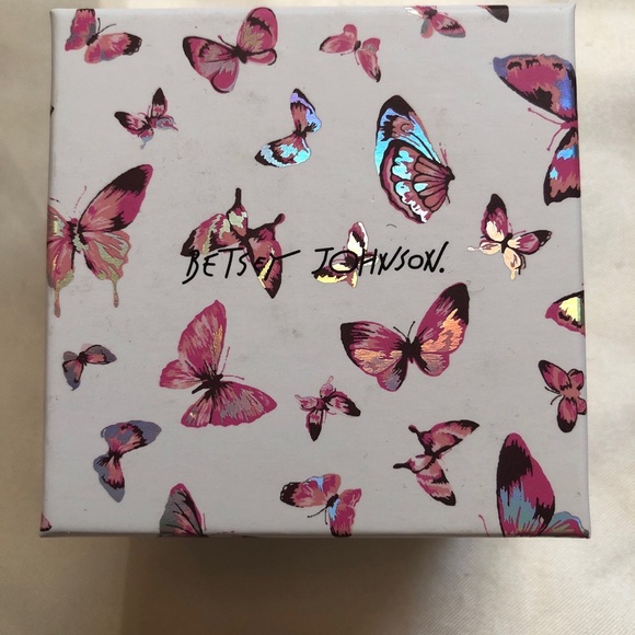 Betsey Johnson Gold Tone Open Frame Heart Stud Earrings Multicolored Crystal NIB - Picture 11 of 12